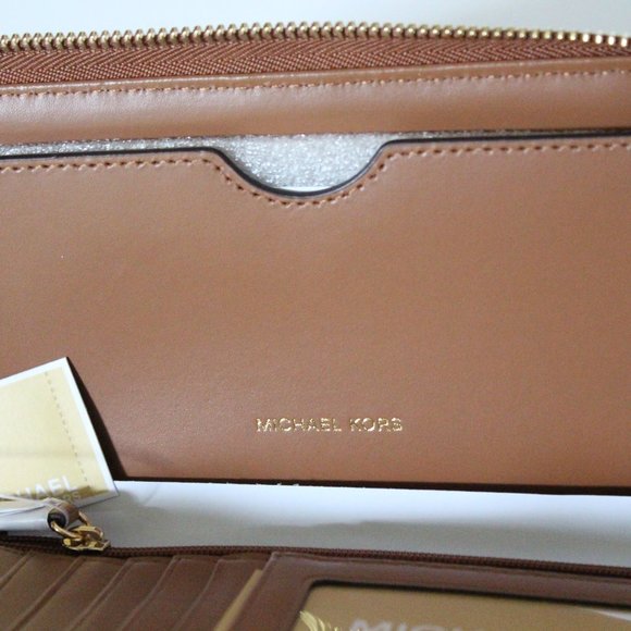 NWT Michaels Kors Large Flat mult Phone Wristlet - Picture 3 of 8